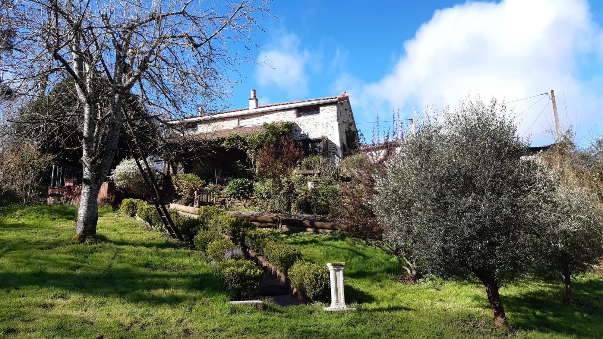 Au Coeur Des Loges Bed & Breakfast Saint-Bonnet-de-Bellac ภายนอก รูปภาพ